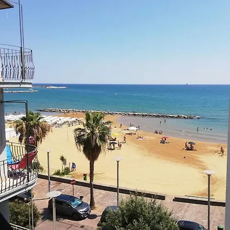 Lungomare 20 Mt Dal Mare Apartment Crotone