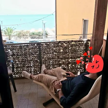 Lungomare 20 Mt Dal Mare Apartment *